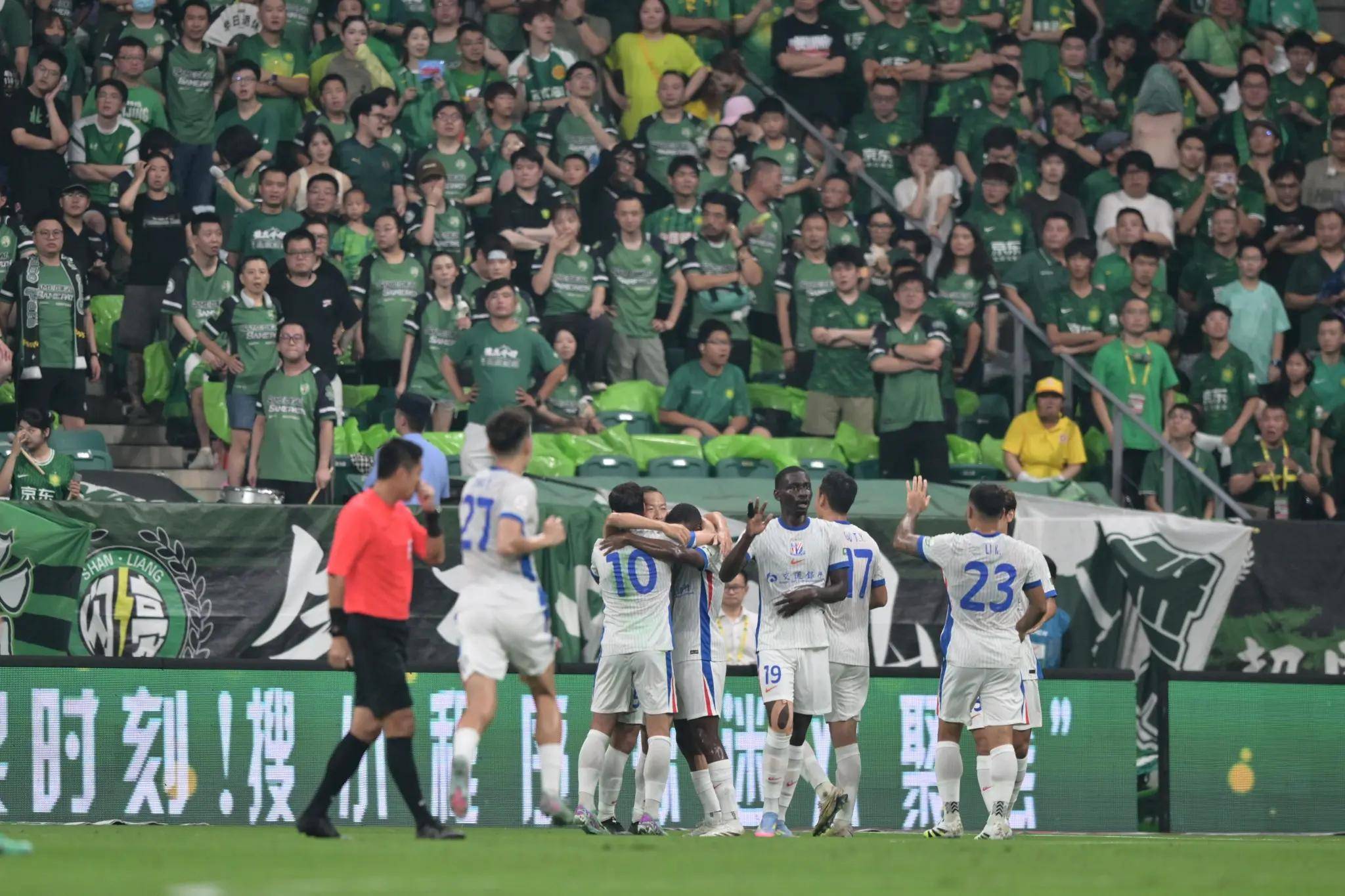 华体会_上海申花客场挑战国安，焦点大战上演